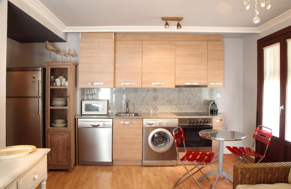 Apartamentos Alcoba de Baco Barbastro Ruang foto