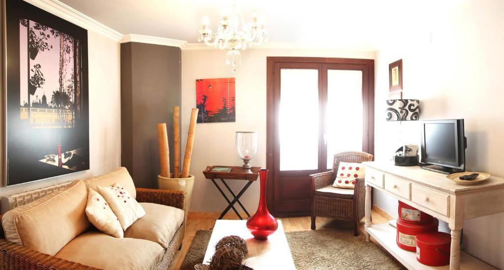 Apartamentos Alcoba de Baco Barbastro Ruang foto